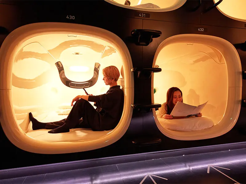 カプセルユニットに潜入