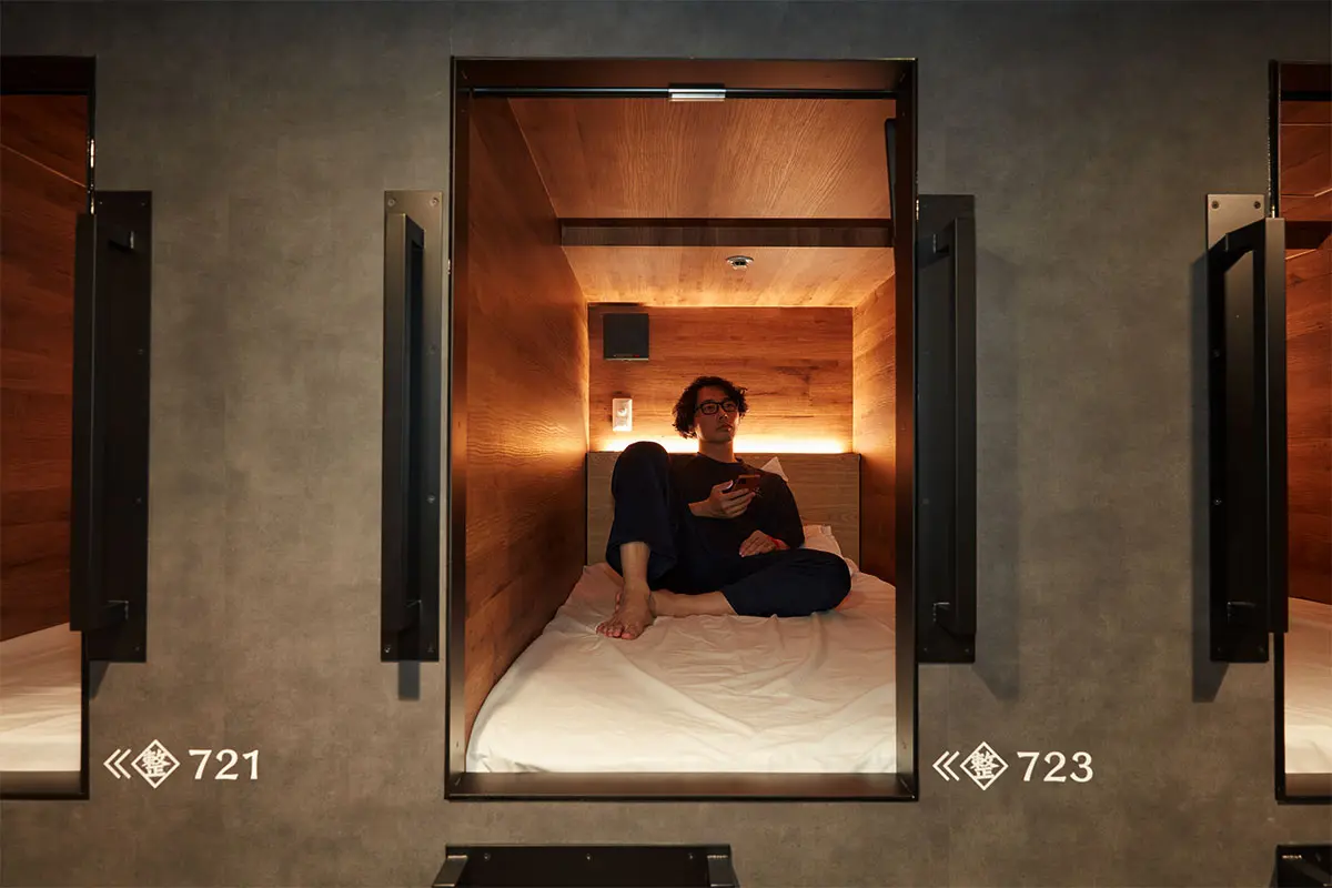 キャビンフロア