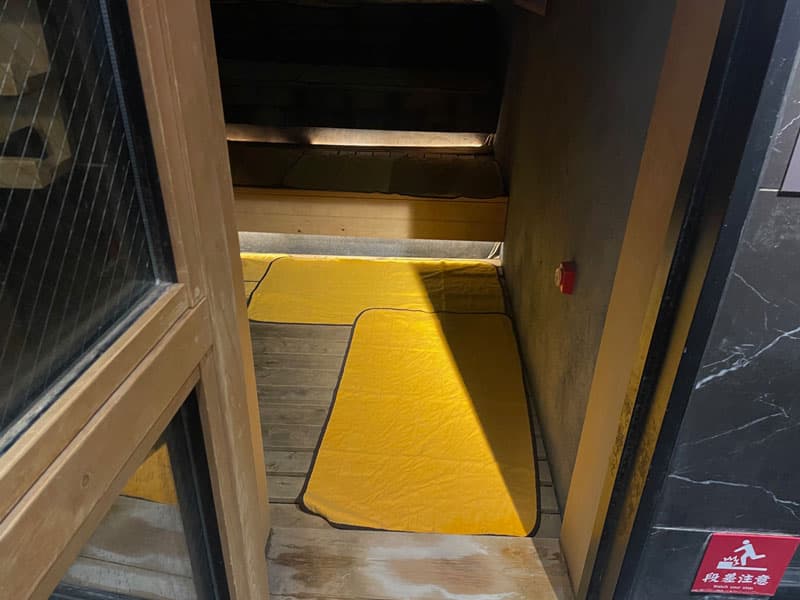 獅サウナ 非常ボタン