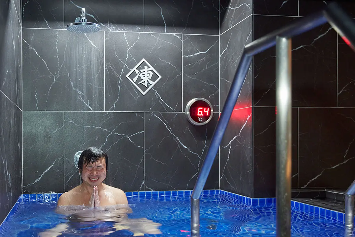 強冷シングルの「凍」水風呂