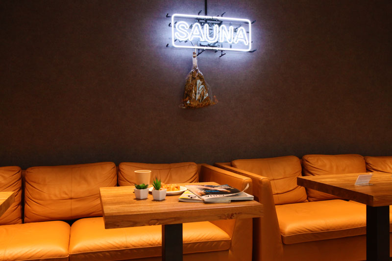 ラウンジで優雅なモーニングタイム